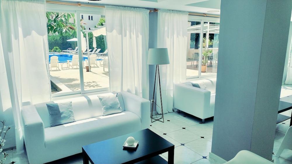 Apartamentos Sureda Canyamel  Buitenkant foto